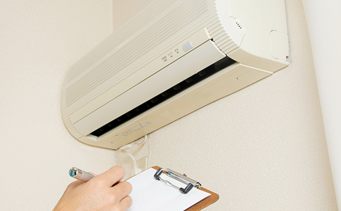 回収品を1点ずつ適正査定