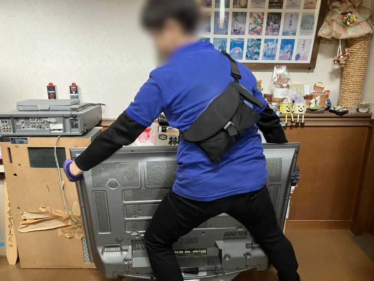 「3LDKの一戸建てからテレビを回収させていただきました」作業写真
