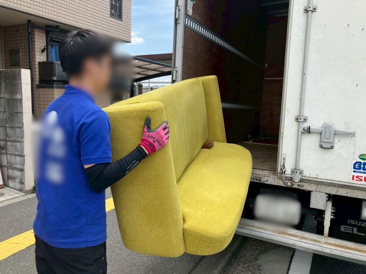 「1LDKのマンションからソファを回収させていただきました」作業写真