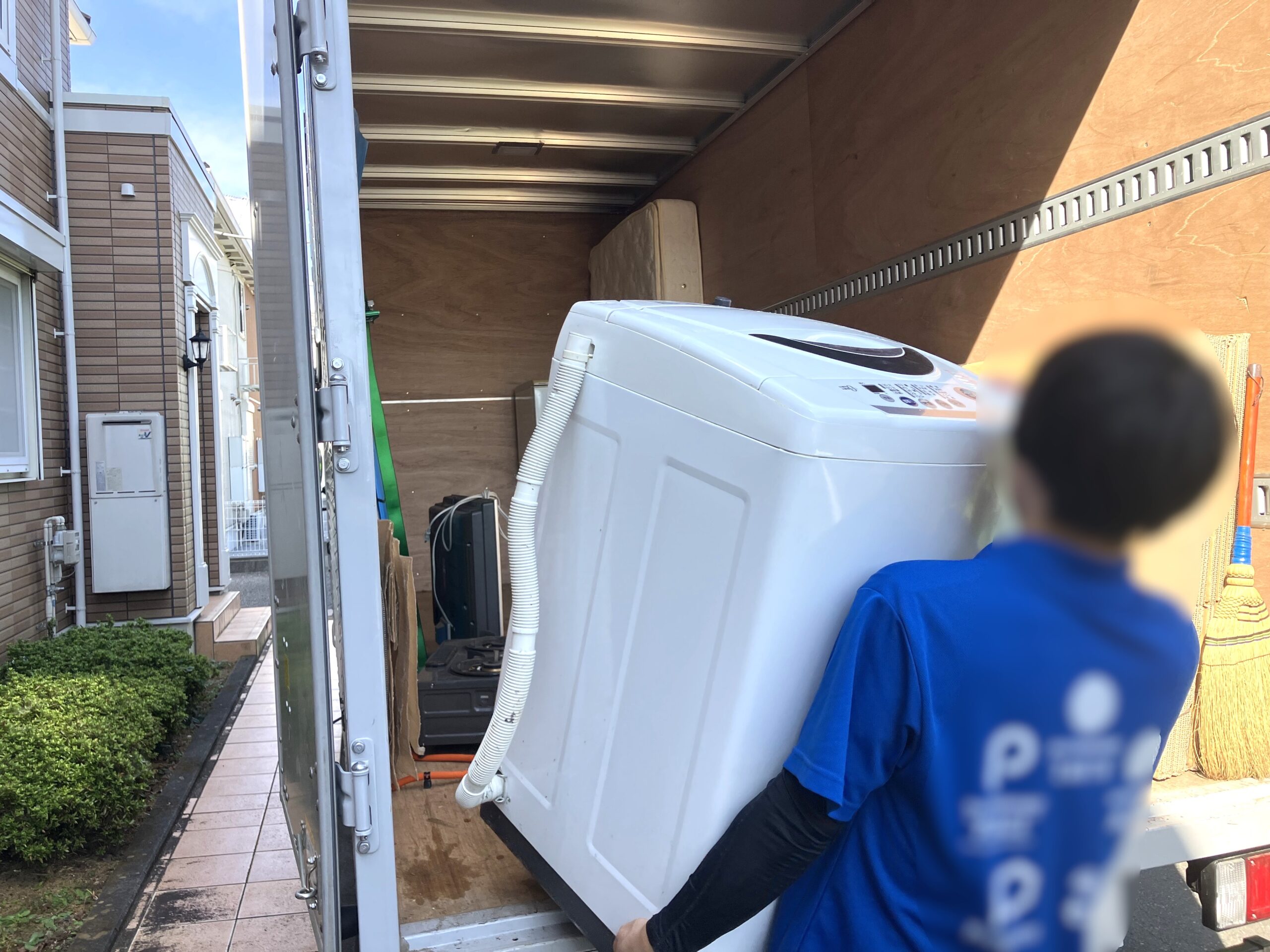 「1LDKのアパートのお部屋から洗濯機をお引き取りしました」作業写真